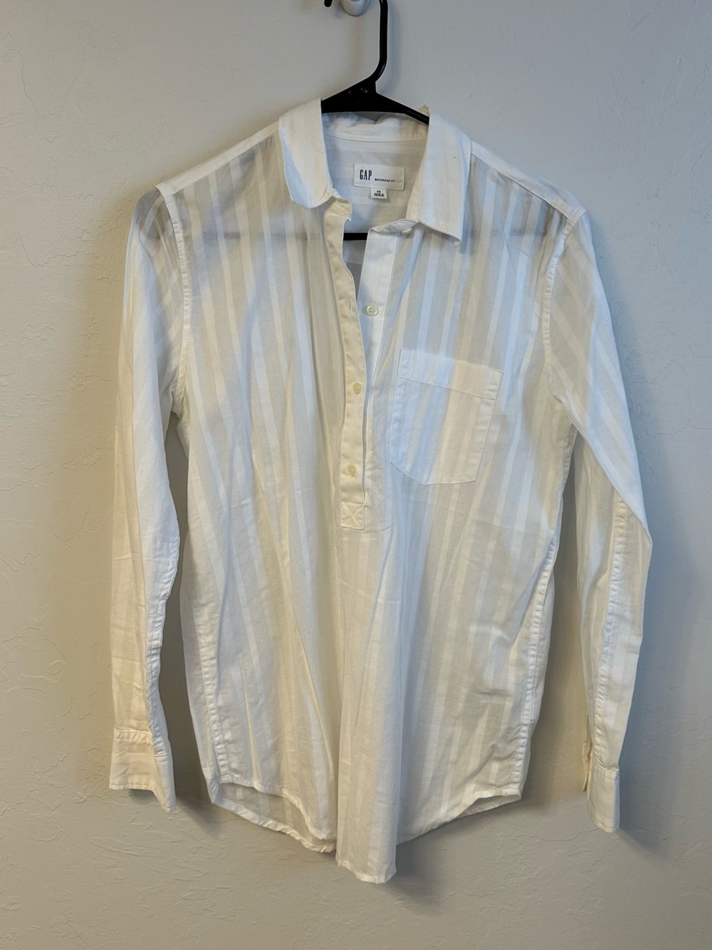GAP Men's White Long-Sleeve Stripe Button-Down Shirt